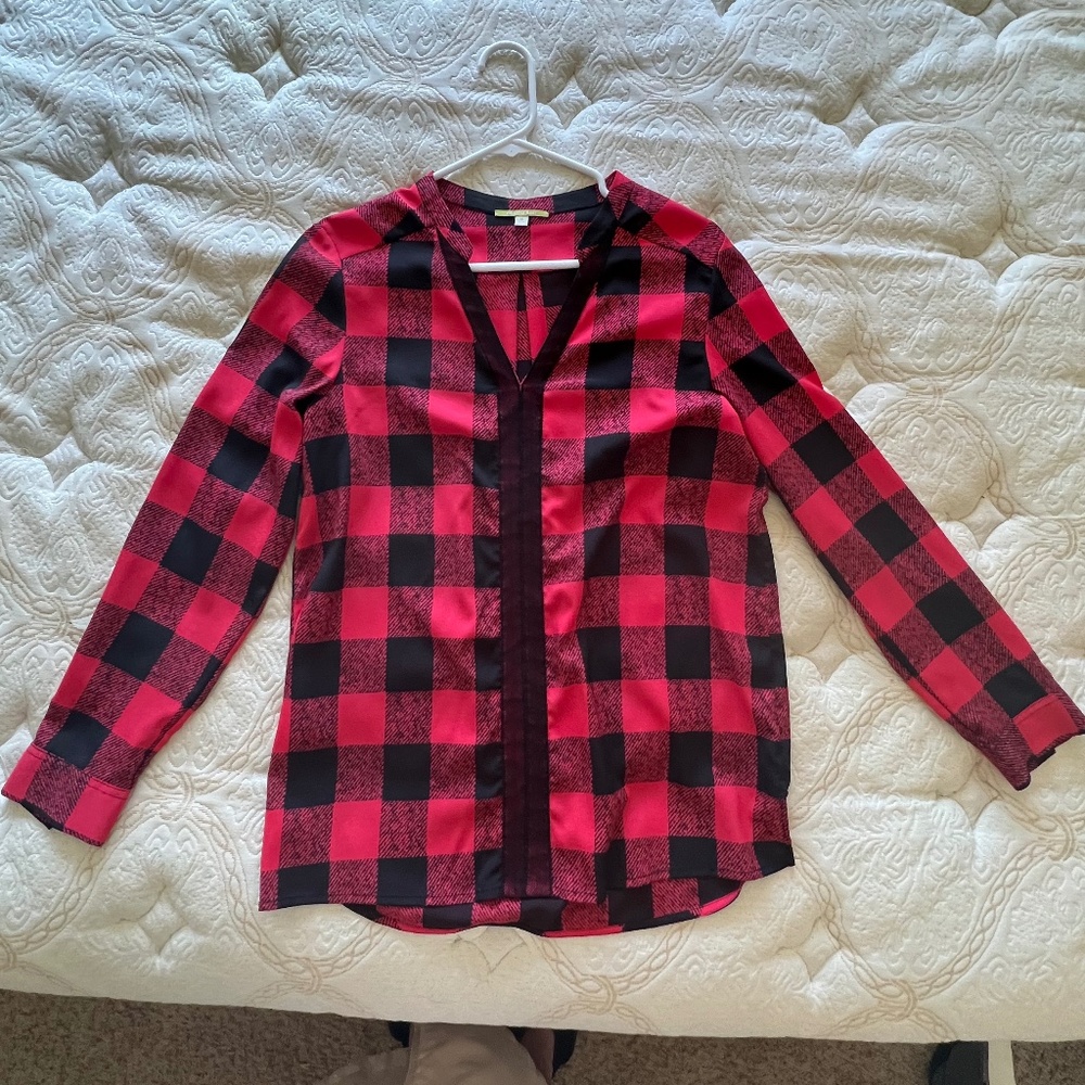 EUC Sz Medium Gianni Bini long sleeve red plaid blouse / top